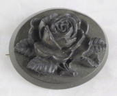 アンティーク・アクセサリー＞薔薇のブローチ＞天然樹脂　1840〜50年＞黒色の見事な薔薇が映えるブローチです。
