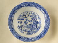アンティーク雑貨＞ブルー＆ホワイト＞ディッシュ＞アジアの風景が描かれた深型の小さなディッシュです。＞1930年　／　Φ = 10㎝