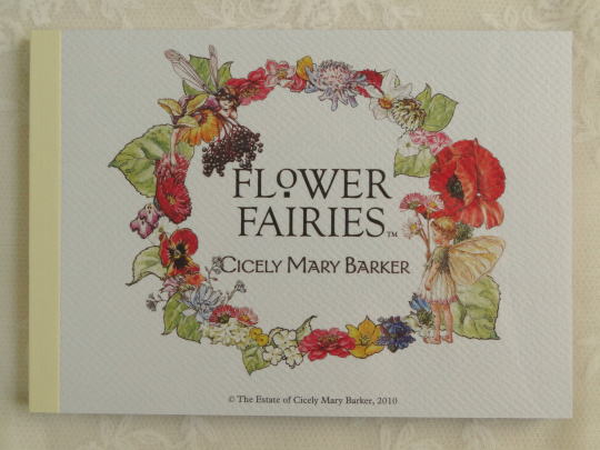 フェアリー・ステイショナリー＞シシリー・メアリー・バーカー　Cicery Mary Barker＞"苺の妖精”メモパッド＞4柄のメモ用紙が入っています。