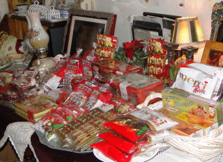 ・・・・・クリスマスのスイーツです・・・・・Xmasノスタルジック缶チョコ、Xmasプディング、缶クッキー、シュトレンケーキ、フレバーティー・・・・・etc.　～ティータイムにどうぞ♪