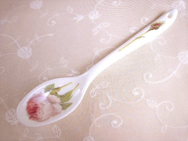 ルドゥーテローズ　スプーン　ボーンチャイナ　ルドゥーテのバラが描かれたスプーン　英国製　＜薔薇の雑貨＞
