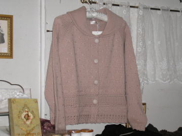 2　バドローズ　マーリア　水野　陽子２００８年春物コレクション　セーラー風のカラーが可愛い手編みのカーディガンです。