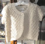バドローズ　マーリア　水野　陽子　 ２００９年　秋コレクション＞ベスト＞太糸の編地が美しい軽くて暖かい袖付きベストです。