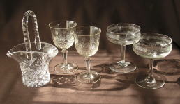 アンティーク雑貨＞テーブルウエアー＞アンティーク・カットガラス＞ガラスのバスケット、ワイングラス、シャンパングラス