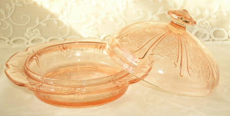 ジャネットグラス社 <JEANNETTE GLASS COMPANY>　＞ピンクのガラス＞ チェリーブラッサムの模様＞バターディッシュ