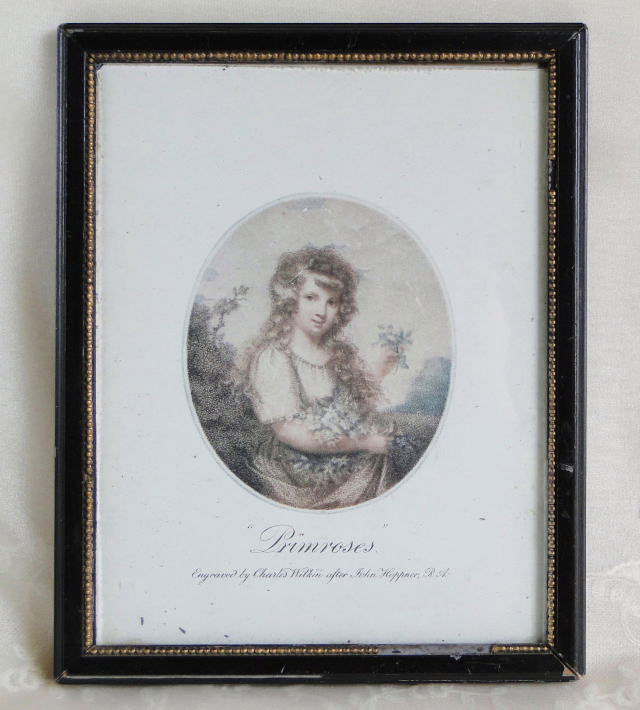 アンティーク＞インテリア＞木製フレーム（額縁）ヴィクトリアン＞絵の題は「桜草」。英国の画家ジョン・ホップナー（1758～1810年）の作品をもとに、チャールズ・ウィルキン（1750～1814）年が版画にしたもの・・・・・桜草を摘む少女・・・・・柔らかいほのかなピンク色の空気に包まれたような1枚です。【"Primroses."　Engraved by Charles wilkin after John Hoppner, R.A.】　