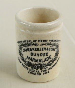 アンティーク雑貨＞食品などの容器＞GRAND MEDAL OF MERIT VIENNA 1873　　JAMES KEILLER & SONS DUNDEE MARMALADE　　ONLY PRIZE MEDAL FOR MARMALADE LONDON 1862　おなじみのダンディーマーマレードの小さなアンティーク容器です。