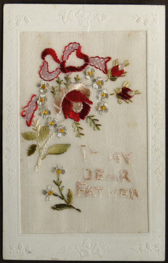 アンティーク雑貨＞アンティーク・カード＞エンブロイダリー・カード＞TO MY DEAR FATHER　お父さんの誕生日に送られたカードです。花の図柄と文字は刺しゅうで描かれています。