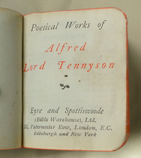 アンティーク雑貨＞ミニチュア本＞アルフレッド・テニスンの詩集＞ヴィクトリア朝時代のイギリス詩人、アルフレッド・テニスンの詩集。ミニチュアサイズのアンティーク・ブックです。