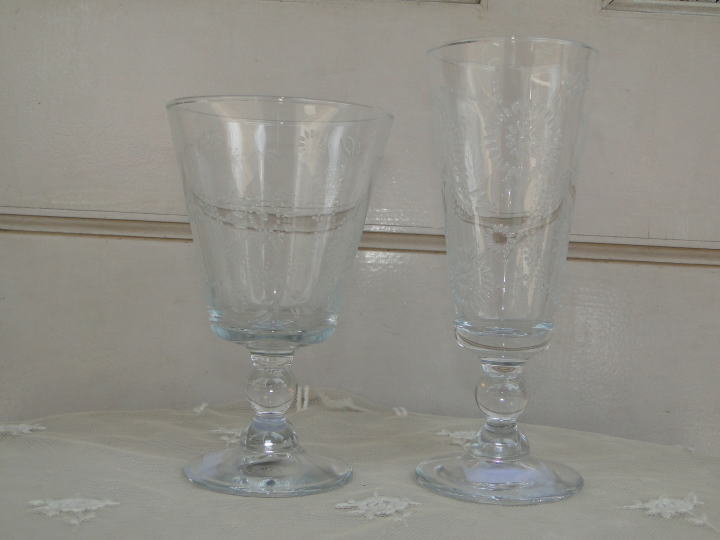 ガラス雑貨＞グランシュマン＞ ワイングラスとシャンパングラス＞アンティーク風グラスです。
