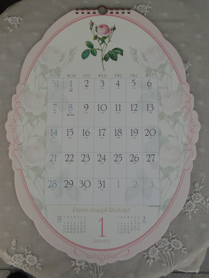 薔薇の雑貨＞2018年 ルドゥーテ壁掛けカレンダー＞ オーバル・ダイカット＞Pierre-Joseph Redoute Calendar＞淵をダイカットしたオーバルフレームに入った薔薇の絵・・・・・「バラの画家」ルドゥーテの2018年カレンダーです。＞40.5×30.5㎝